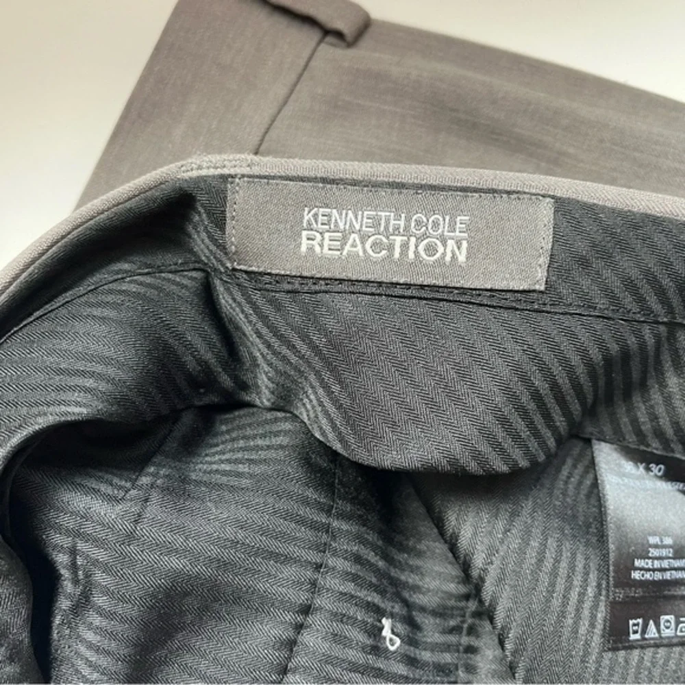 Kenneth Cole Reaction • Grey Trouser Dress Pants - Picture 4 of 6